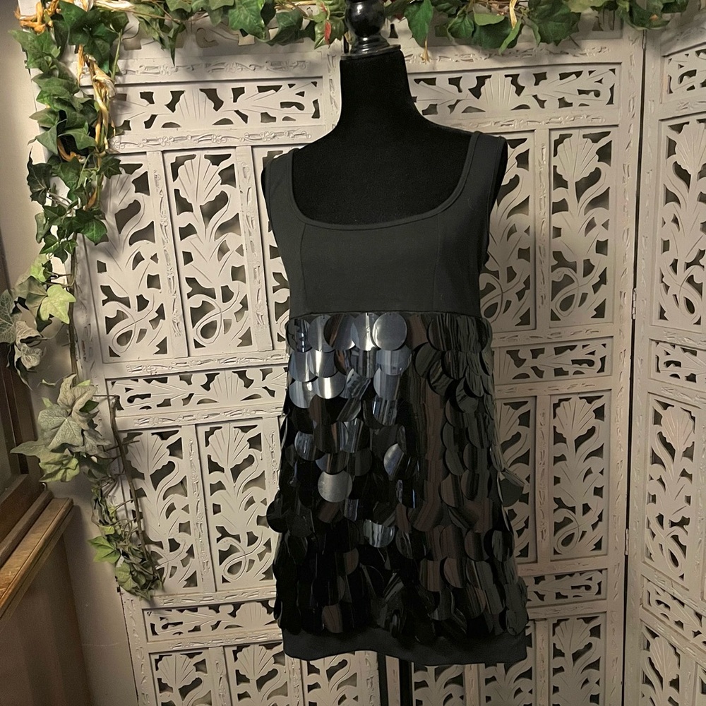 F21(FOREVER 21)FIESTY BLACK WITH LARGE BLACK SHINY SEQUINS SLEEVELESS MINI DRESS